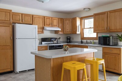 Smuggler's Notch Mountain House w/hot tub & river