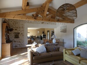 TV - Vallée de la Cèze, House with private pool in the heart of nature (Sabran)