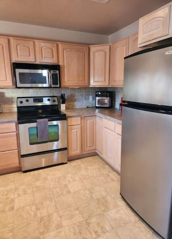 Cookware/dishes/utensils