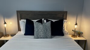 1 bedroom, desk, free WiFi, bed sheets - Cozy Beachside Modern Boutique Hotel Suite with Kitchen - by Oceano Suites (Daytona Beach)
