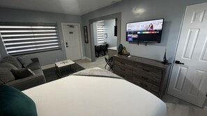 1 bedroom, desk, free WiFi, bed sheets - Cozy Beachside Modern Boutique Hotel Suite with Kitchen - by Oceano Suites (Daytona Beach)
