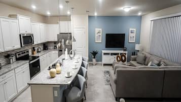 Fridge, microwave, stovetop, dishwasher