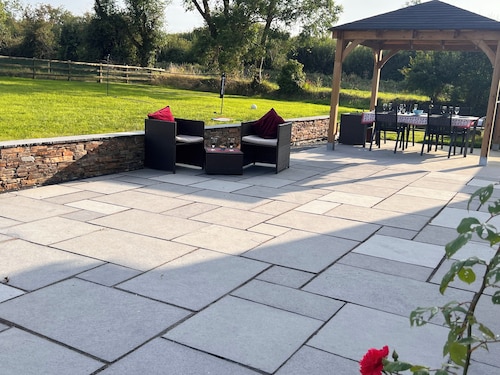 Modern 5-Bed Country Kerry Escape - Perfect for  Groups