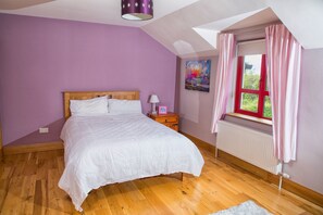 5 bedrooms, desk, iron/ironing board, travel crib