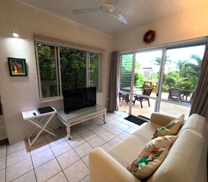 Smart TV, books, video library, stereo - Spacious Tropical Oasis | Moko (Muri)