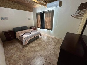 3 bedrooms, desk, iron/ironing board, free WiFi - Cayo Caracoles at Guayacan Guest House (Lajas)
