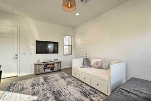 1 bedroom, iron/ironing board, internet, bed sheets