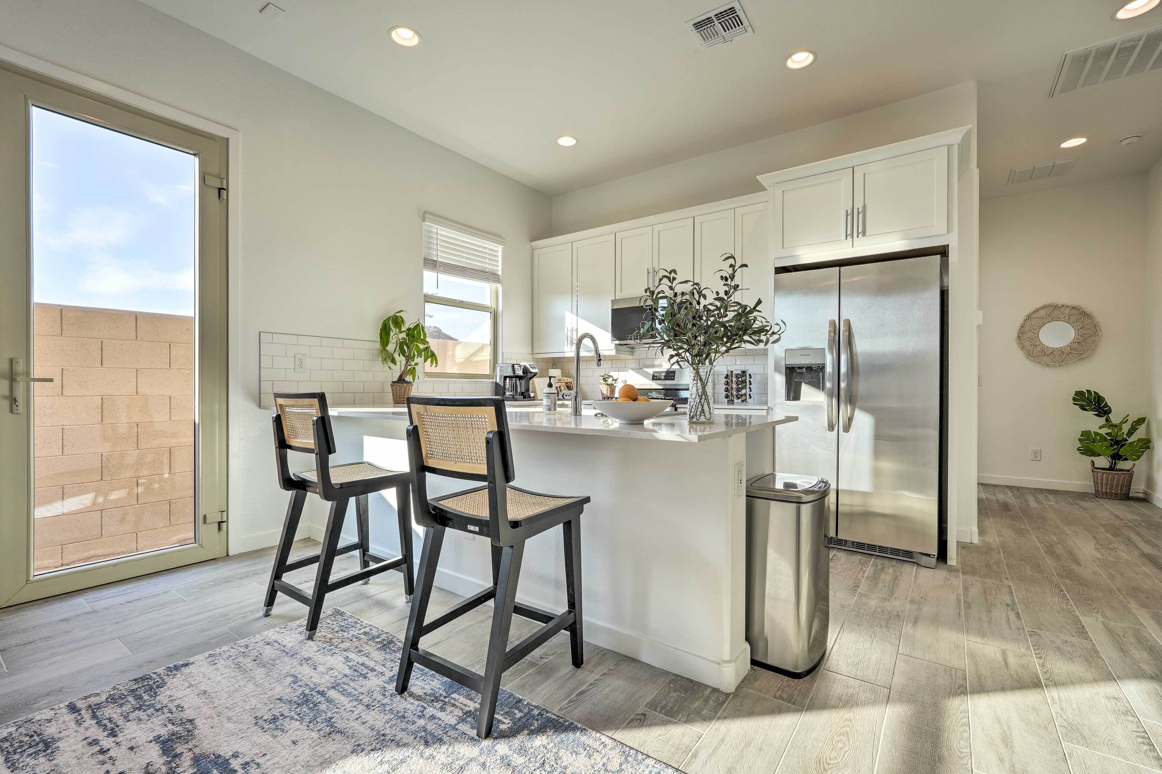 Fridge, microwave, stovetop, dishwasher