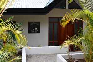 Exterior detail - Casa Mamacita: Beautiful new home in peaceful jungle setting (Quepos)