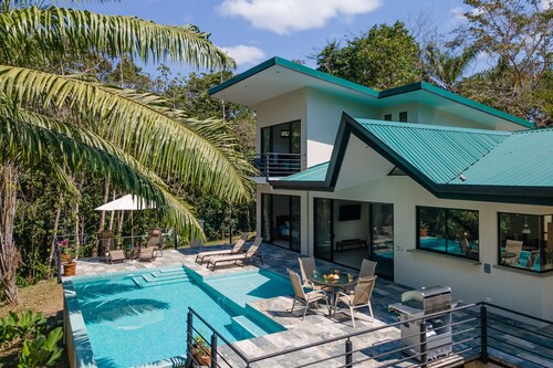 Casa Mamacita: Beautiful new home in peaceful jungle setting