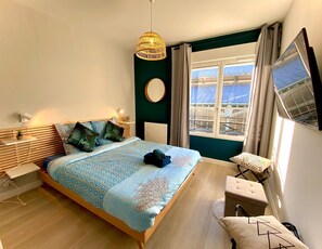 2 slaapkamers, een bureau, een strijkplank/strijkijzer, gratis wifi