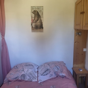 2 chambres, fer et planche à repasser