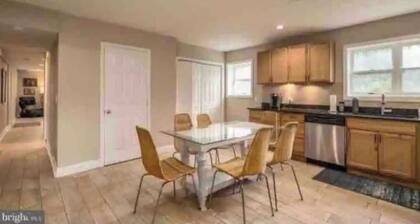 Garden of Eden: Room with Private Bath by Park