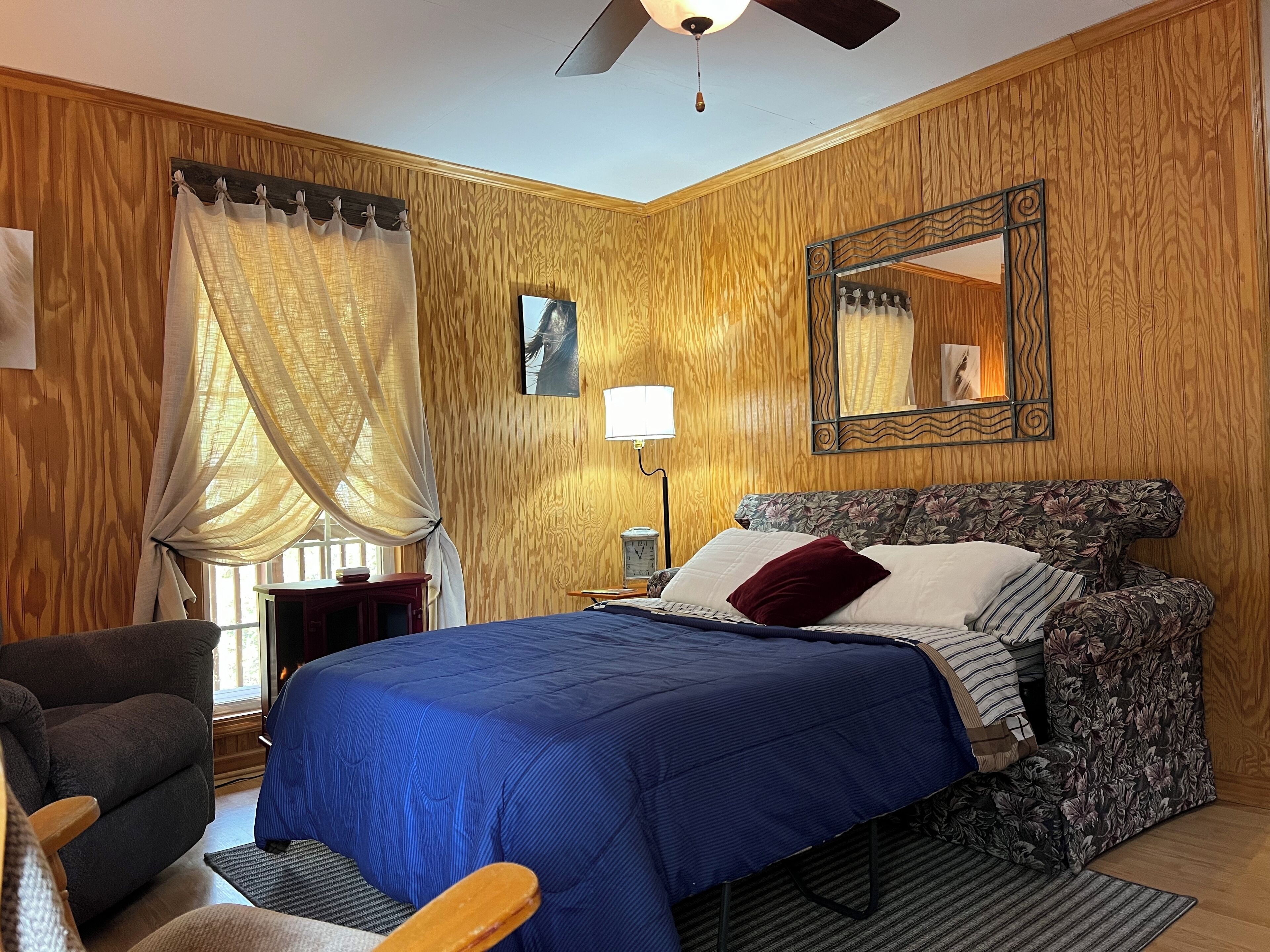 1 Schlafzimmer, Schreibtisch, Bügeleisen/Bügelbrett, Reisekinderbett