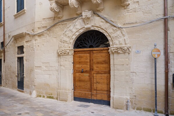 Exterior detail - Morelli 3 (Lecce)