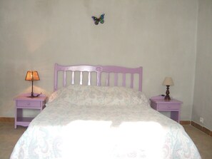 1 chambre, bureau, fer et planche à repasser, Wi-Fi