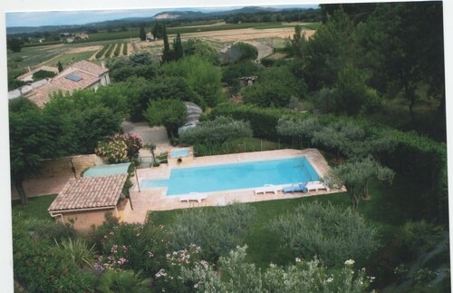 Small Provencal house independent from the Mas