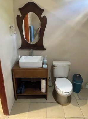 淋浴设施、毛巾、肥皂、洗发水