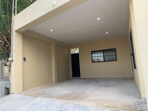 Property grounds - House in Chelem (Chelem)