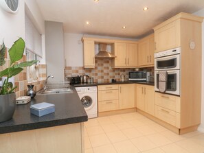 Fridge, dishwasher, electric kettle, toaster - 7 Marl Croft (Chester)