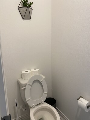 Bathroom - Lux Living DTX (Irving)