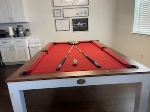 Games room - Lux Living DTX (Irving)