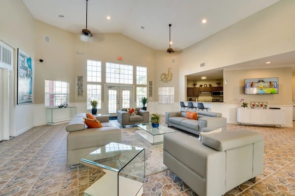 Smart TV - 2br 4 beds Universal Disney Free Parking Wifi pool-hot Spa Coffee Shopping Malls (Kissimmee)