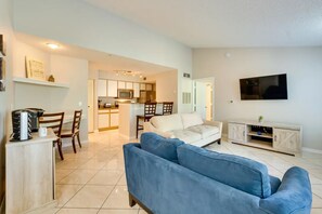 Smart TV - 2br 4 beds Universal Disney Free Parking Wifi pool-hot Spa Coffee Shopping Malls (Kissimmee)