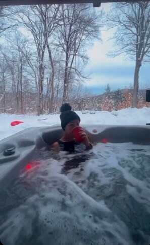 Tina de hidromasaje al aire libre