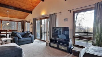 Smart TV, chimenea y impresora