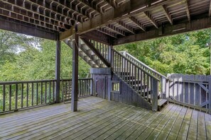 Terrace/patio - Lake House in quiet area, great for star gazing, close to everything (Springdale)