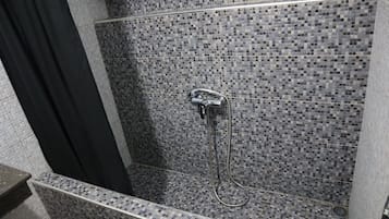 Dusche, Handtücher, Seife, Shampoo