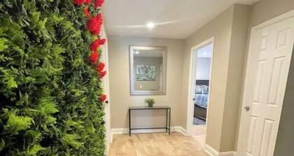 Garden of Eden: Private Room by Park