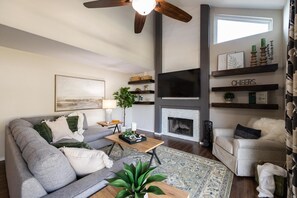 Smart TV, fireplace, table tennis, offices - A Must Gilbert Stay: Heated Pool and Games! (Gilbert)