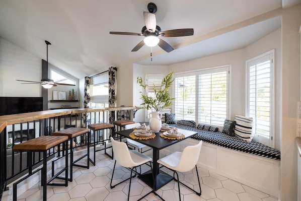 Dining - A Must Gilbert Stay: Heated Pool and Games! (Gilbert)