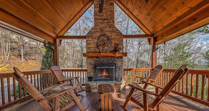 Secluded dog-friendly cabin with mountain views