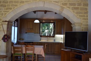 Kylskåp, mikrovågsugn, ugn och diskmaskin