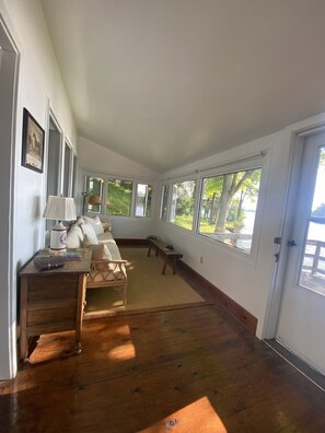 TV connectée, lecteur de DVD, écrans d'ordinateur, imprimantes