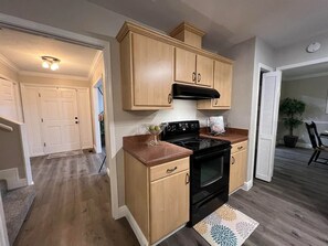 雪櫃、微波爐、焗爐、爐具