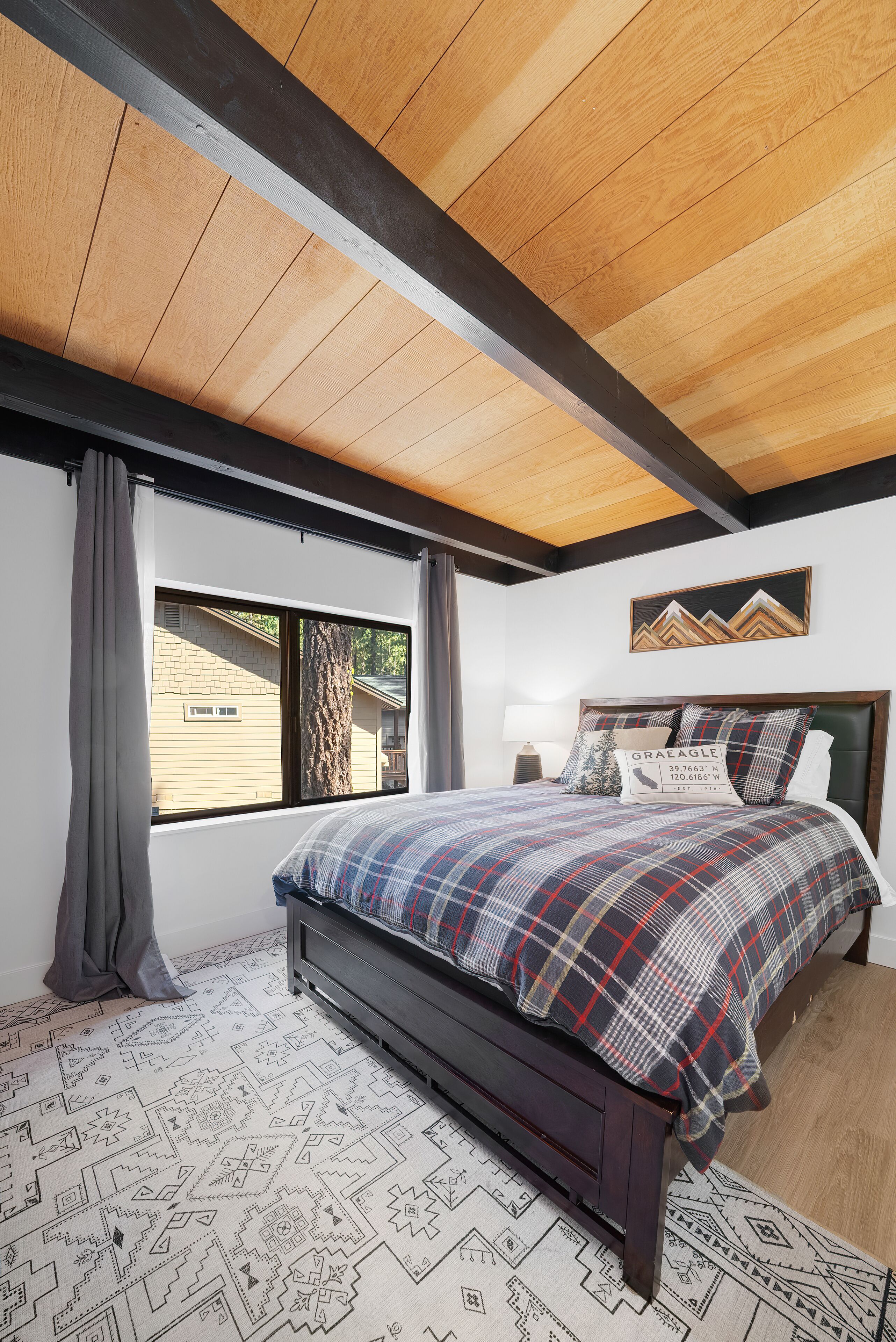 Modern Mountain Chalet, Graeagle, CA Vacation Rental Chalet ByOwner