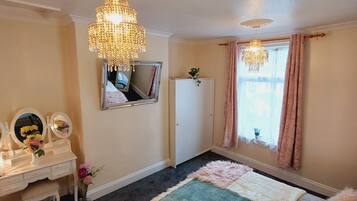 2 bedrooms, soundproofing, iron/ironing board, WiFi