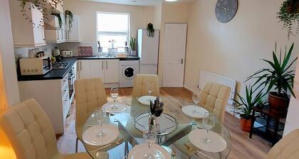Gorgeous ¢ral two bedrooms house