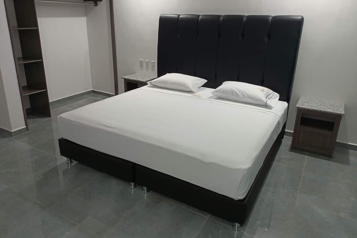 Room | Desk, laptop workspace, free WiFi