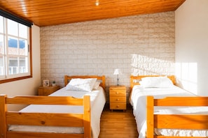 3 chambres, fer et planche à repasser, Wi-Fi gratuit, draps fournis