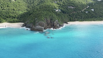 Beach nearby, sun loungers, beach towels