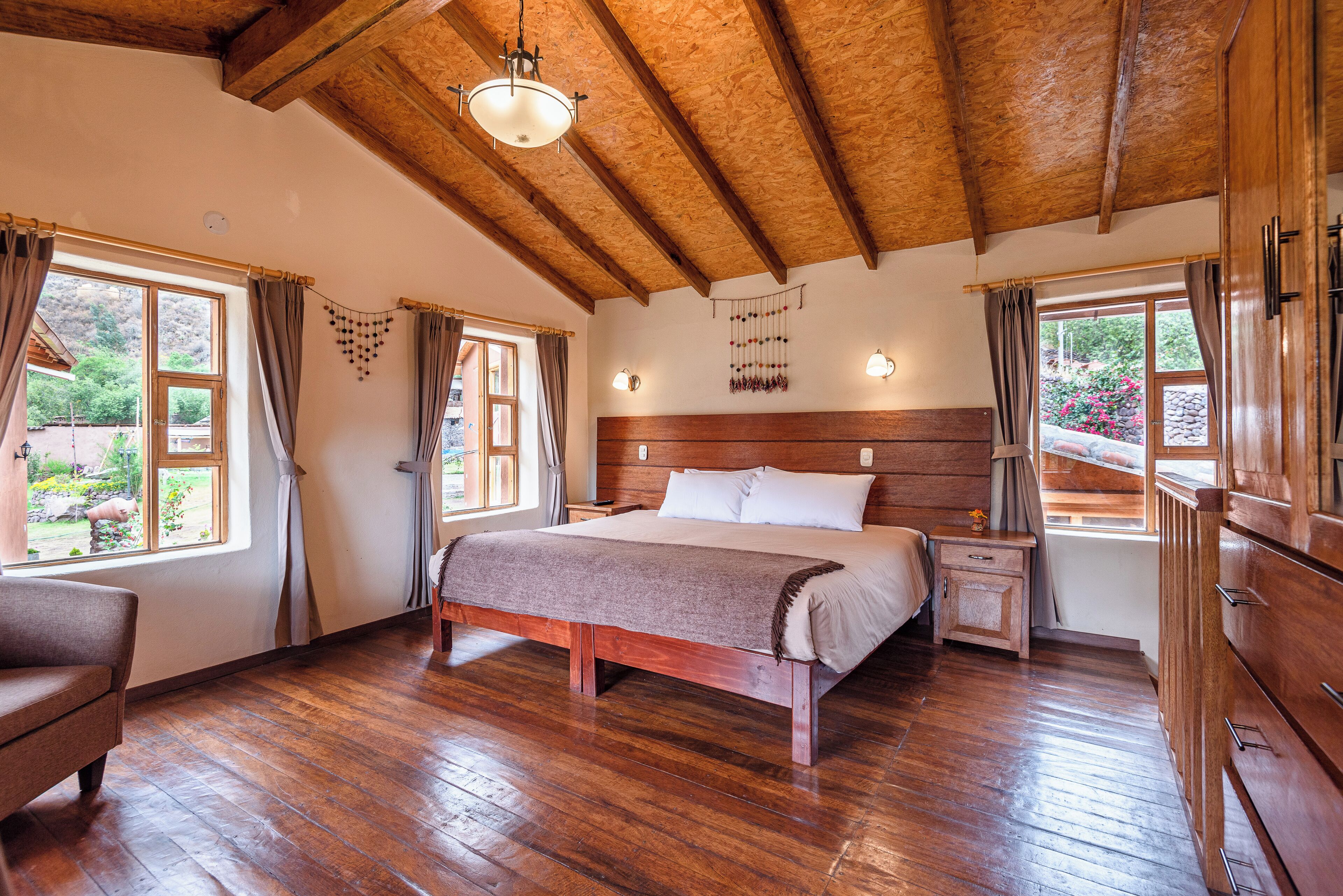 高档床上用品、羽绒被、加厚床垫、特色装修