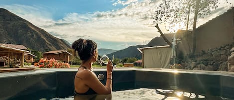 Outdoor spa tub