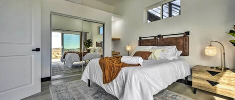 2 bedrooms, desk, iron/ironing board, WiFi