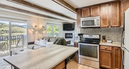 New Listing! Amazing Lake And Mountain Views At This Dillon Condo! 3 Bedroom Condo by RedAwning