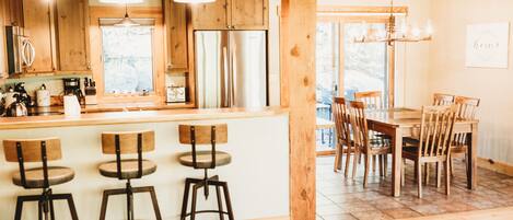 Casa, 2 habitaciones | Cocina privada | Refrigerador, horno y cafetera y tetera